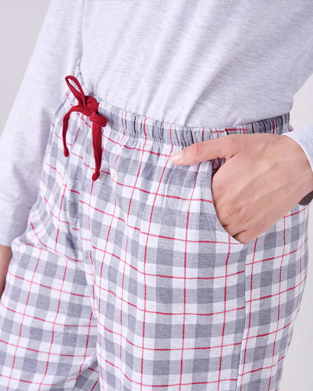 Dettaglio tasche del pigiama lungo da donna "COOK"