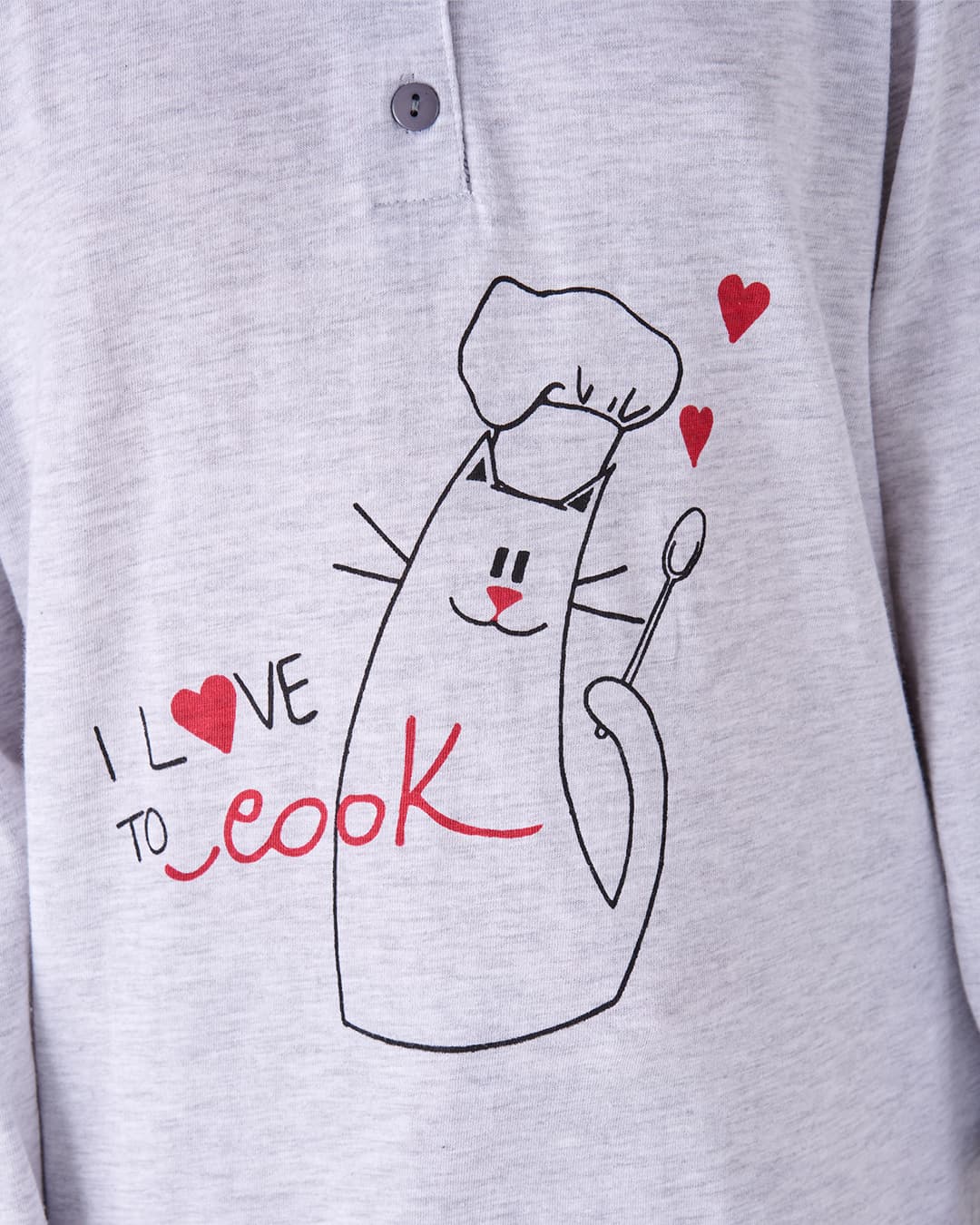 Dettaglio disegno sulla maglia del pigiama lungo da bimba "COOK"